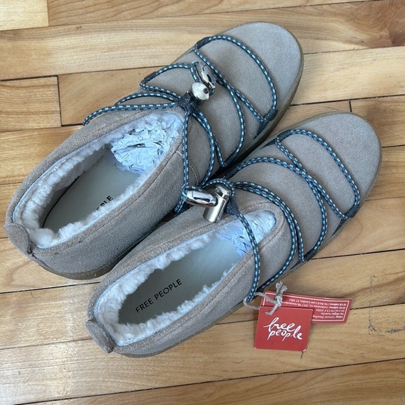 Free People Snowdrop Micro Mukluk Boots NWT size 7 Dust Bunny Suede Moccasins - Picture 14 of 14